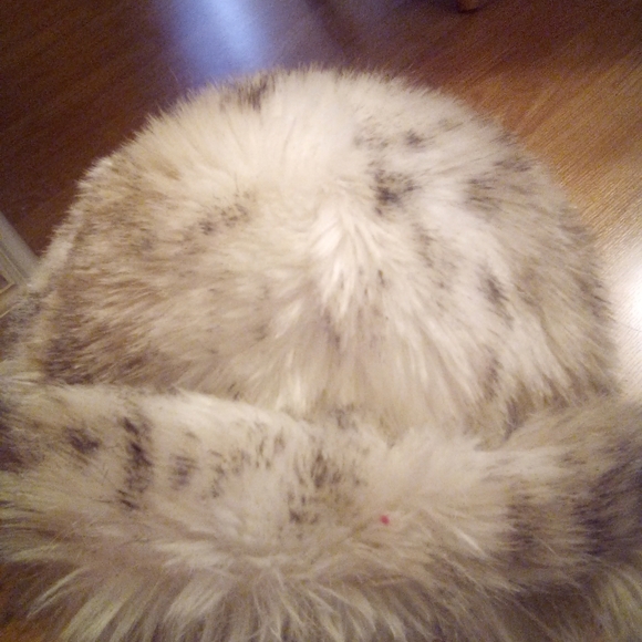 White W/black faux fur Cossack hat 1970s Russia - Picture 3 of 6